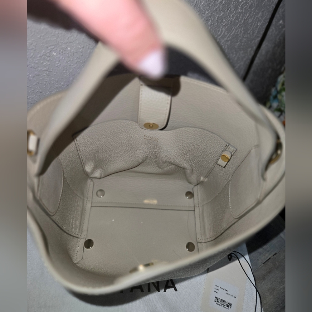 Cuyana Línea Bucket - Picture 3 of 12